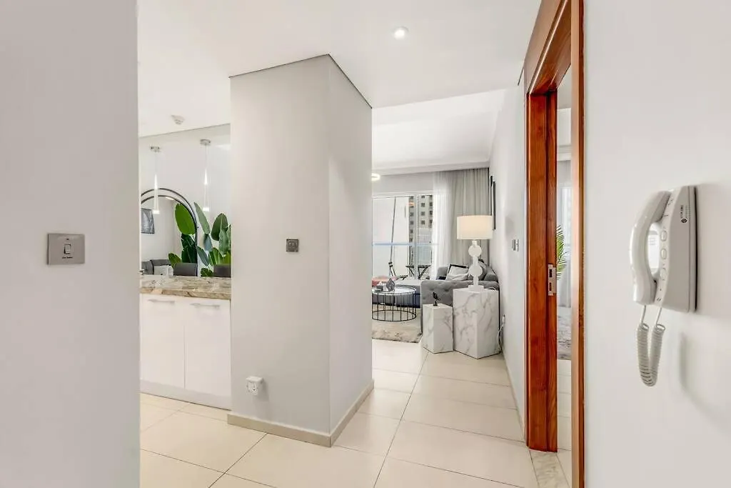Apartment Waves - Spacious Apt With Balcony & Pool Dubai