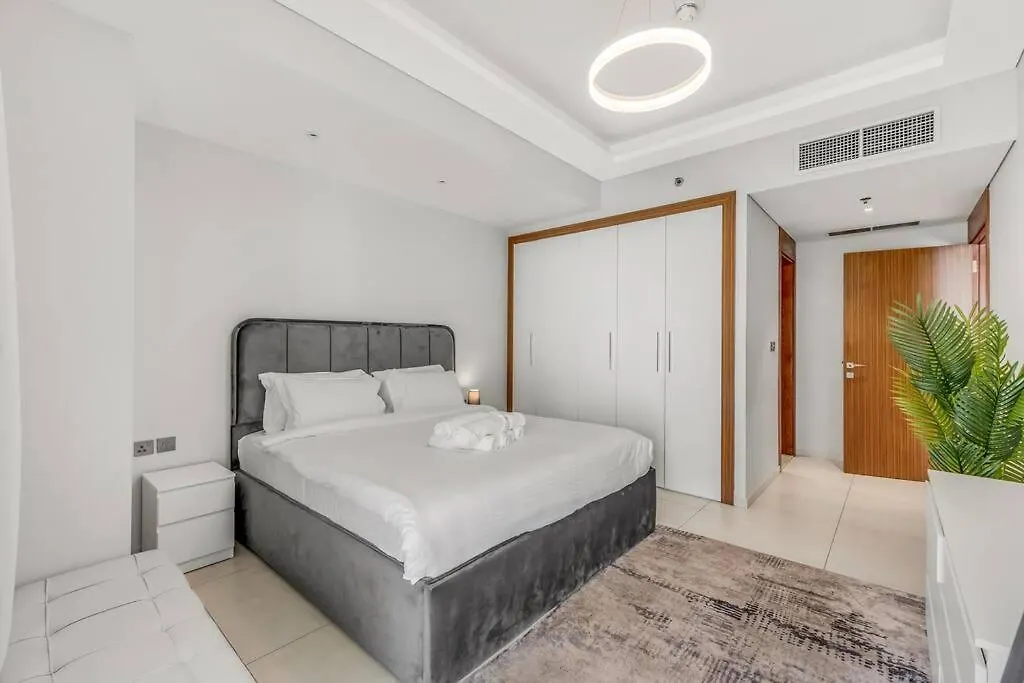 Waves - Spacious Apt With Balcony & Pool Dubai
