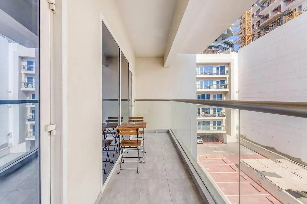 Apartment Waves - Spacious Apt With Balcony & Pool Dubai