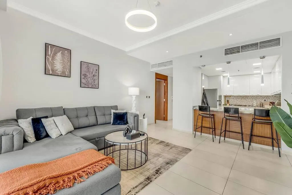Apartment Waves - Spacious Apt With Balcony & Pool Dubai