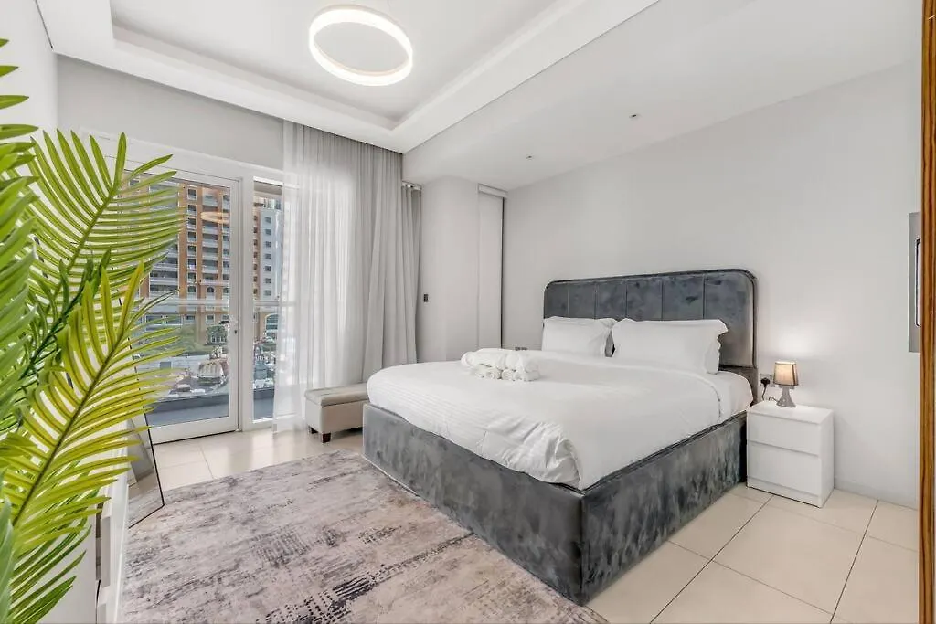 Waves - Spacious Apt With Balcony & Pool Dubai