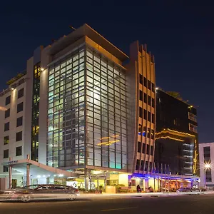 Apartahotel Mena Albarsha At The Mall, Dubái